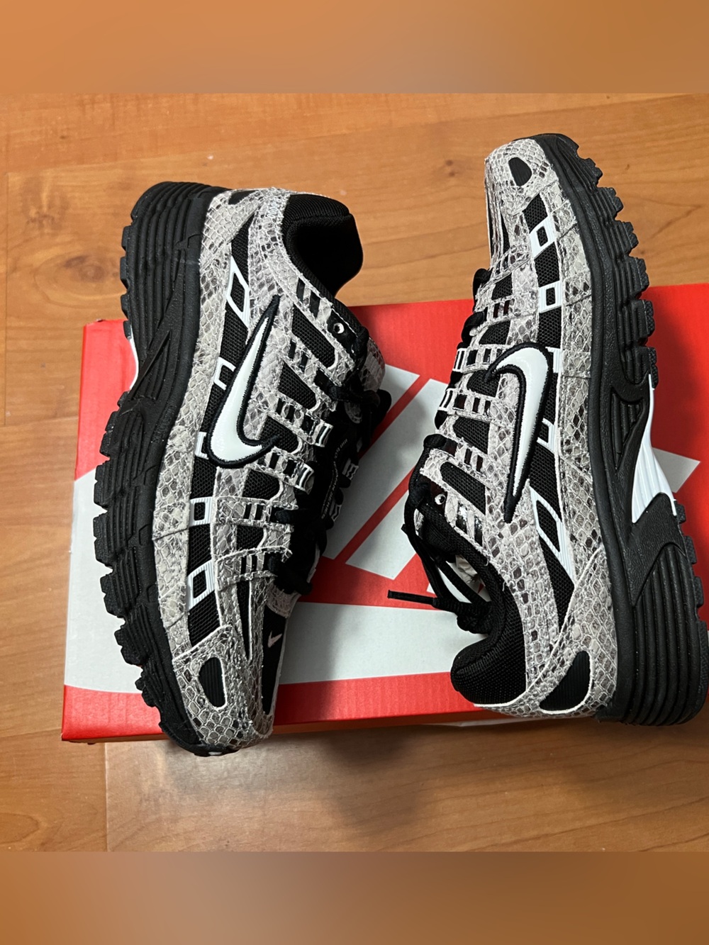 Nike Black and White Lifestyle Sneakers women size 6.5 new